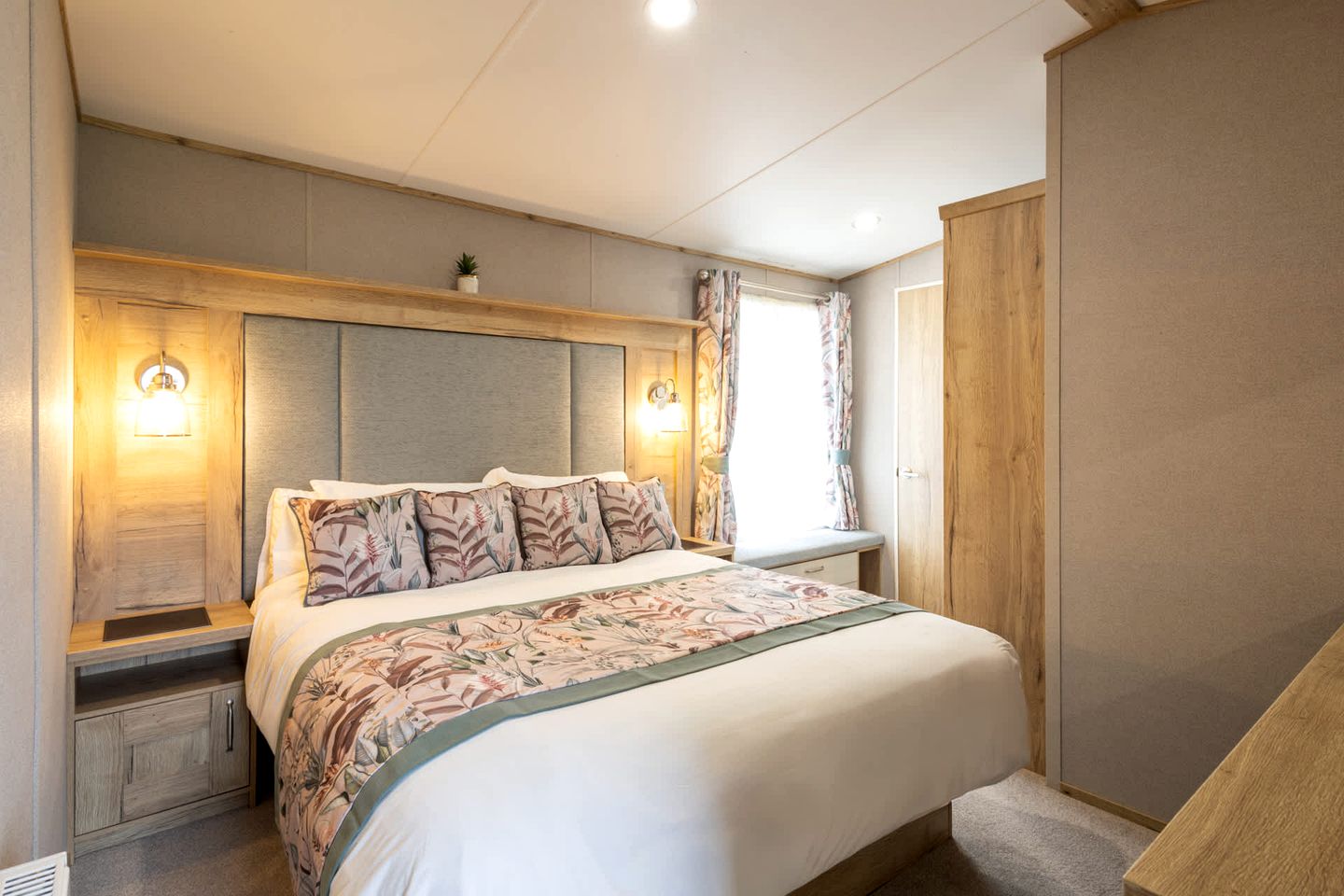 Luxurious Dog-Friendly Lodge with Beautiful Deck near the North York Moors National Park, England