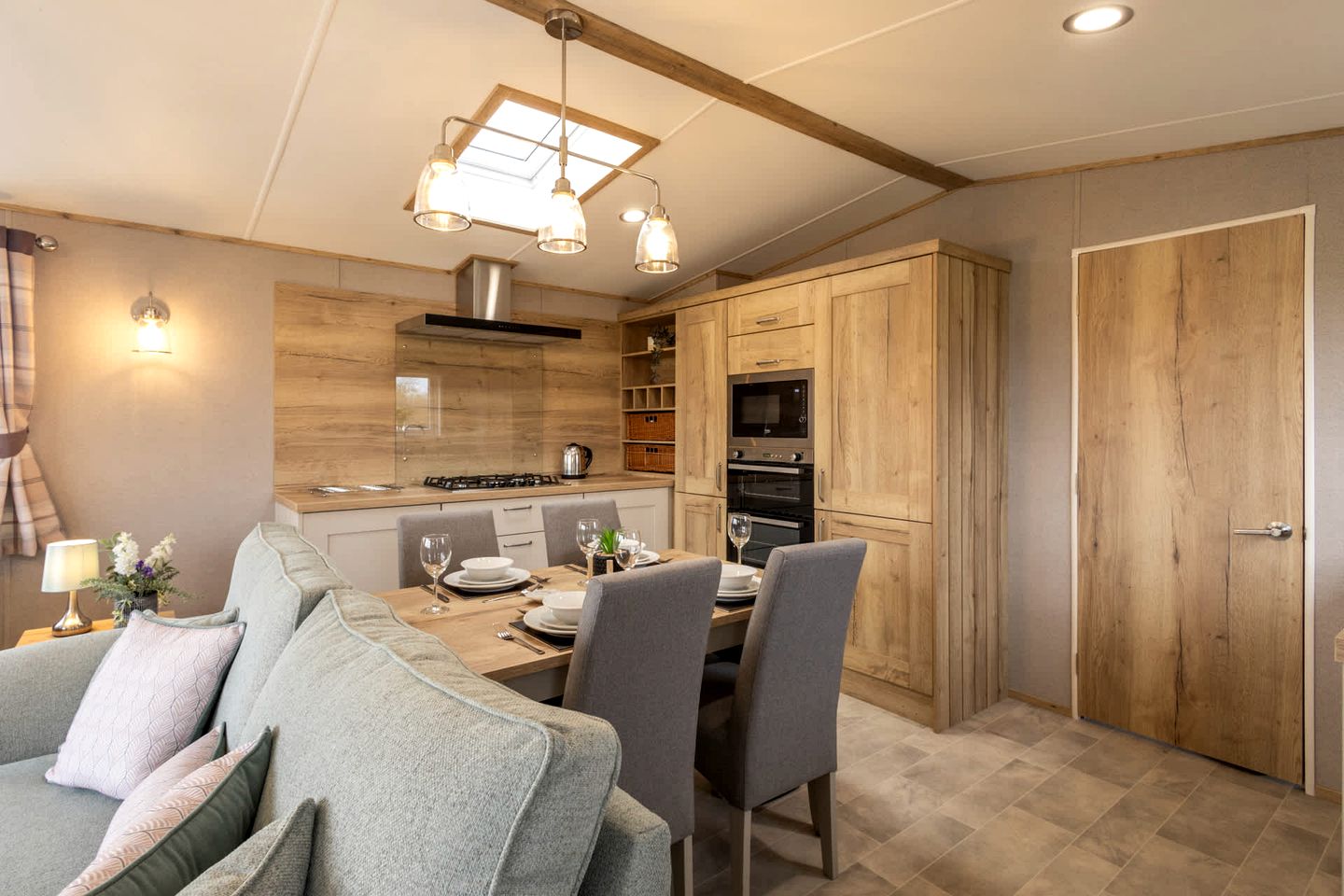 Luxurious Dog-Friendly Lodge with Beautiful Deck near the North York Moors National Park, England