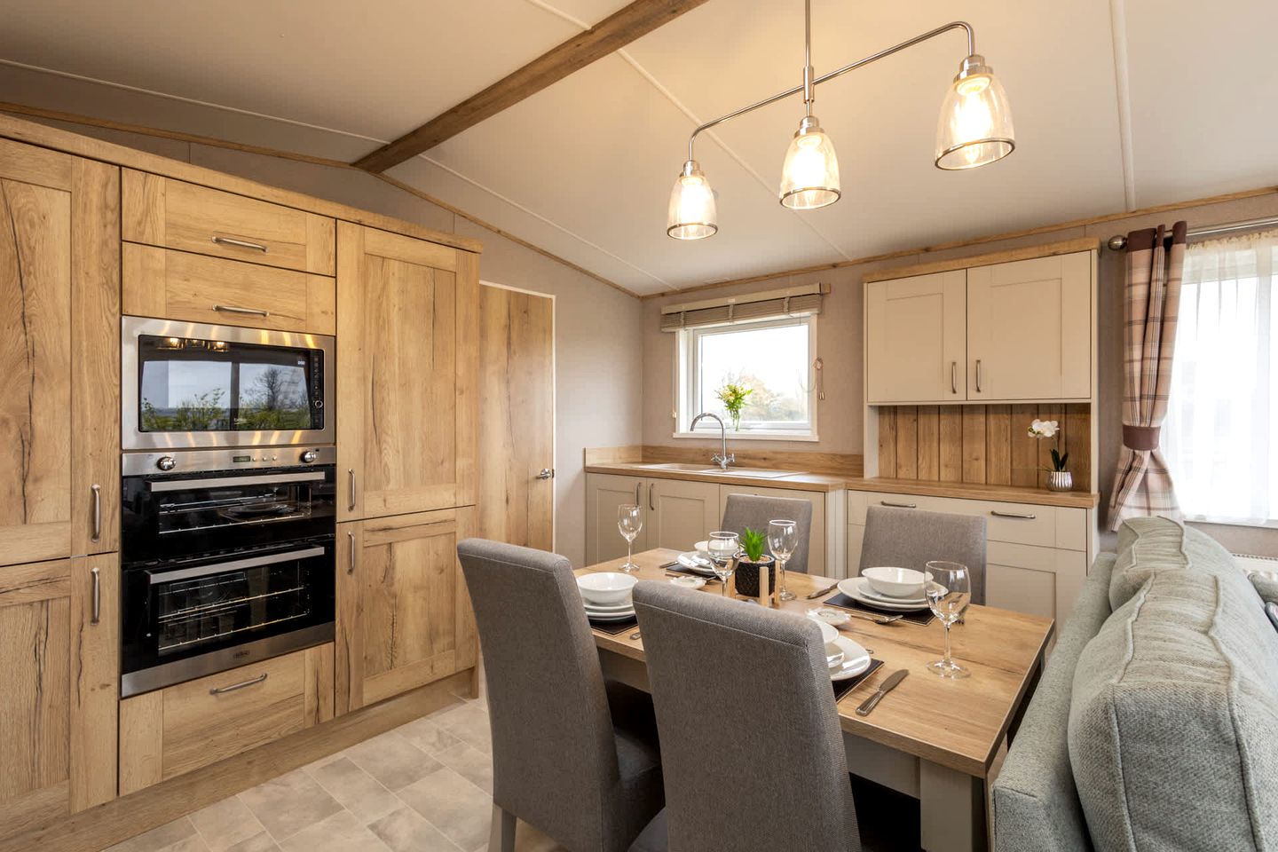 Luxurious Dog-Friendly Lodge with Beautiful Deck near the North York Moors National Park, England