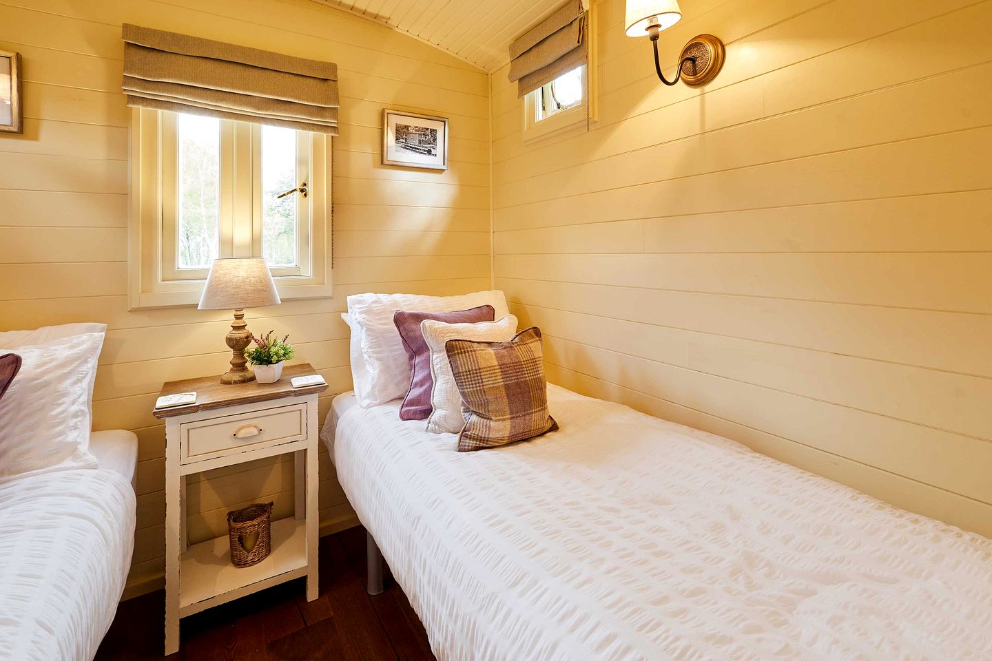 Romantic Converted Train Carriage with Hot Tub near Cheviot Hills, Northumberland