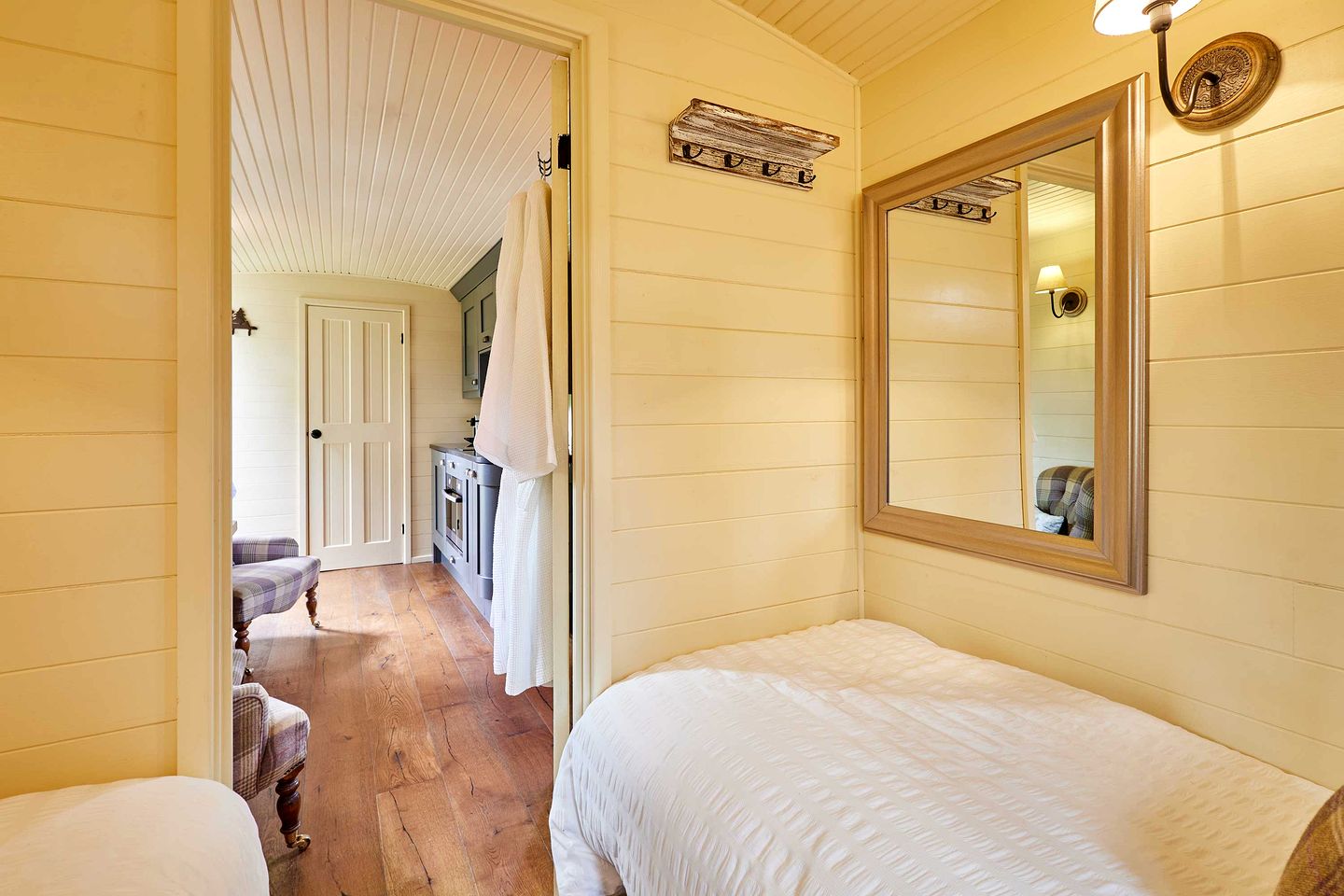 Romantic Converted Train Carriage with Hot Tub near Cheviot Hills, Northumberland