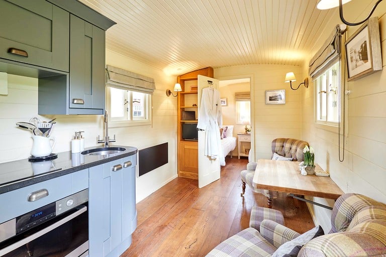 Cabins (United Kingdom, --, England)