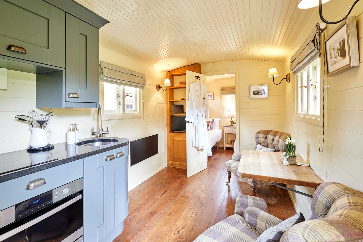 Romantic Converted Train Carriage with Hot Tub near Cheviot Hills, Northumberland