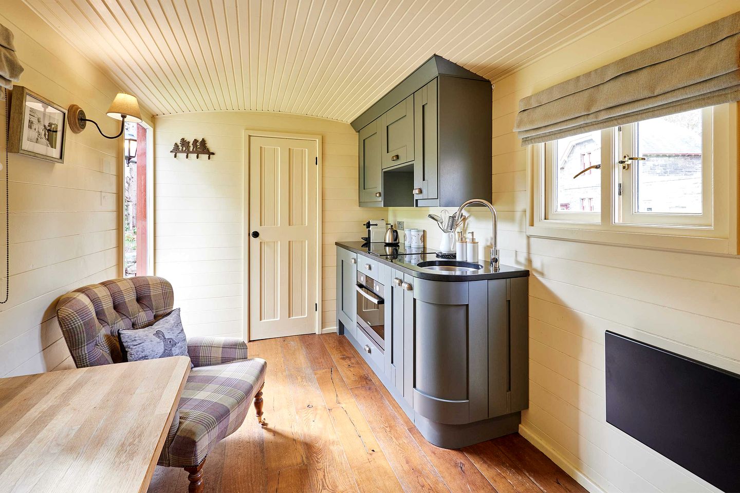 Romantic Converted Train Carriage with Hot Tub near Cheviot Hills, Northumberland