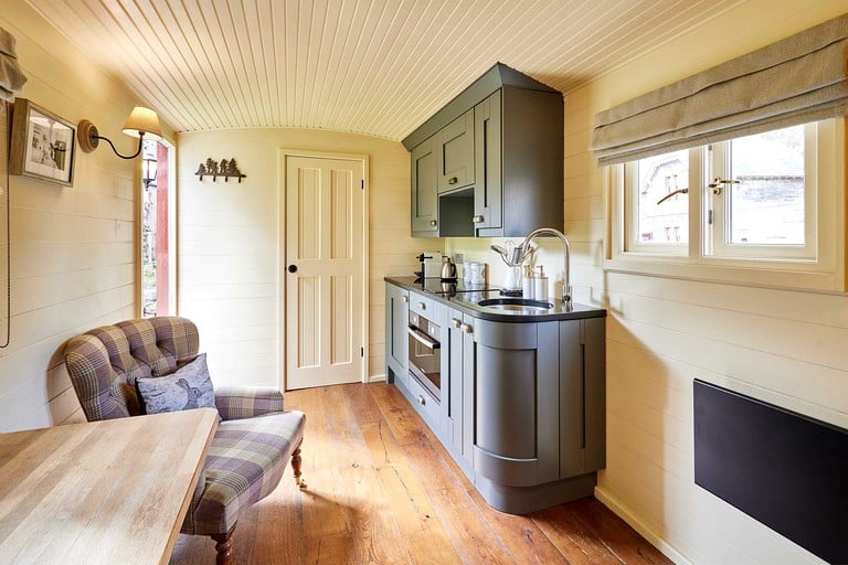 Cabins (United Kingdom, --, England)