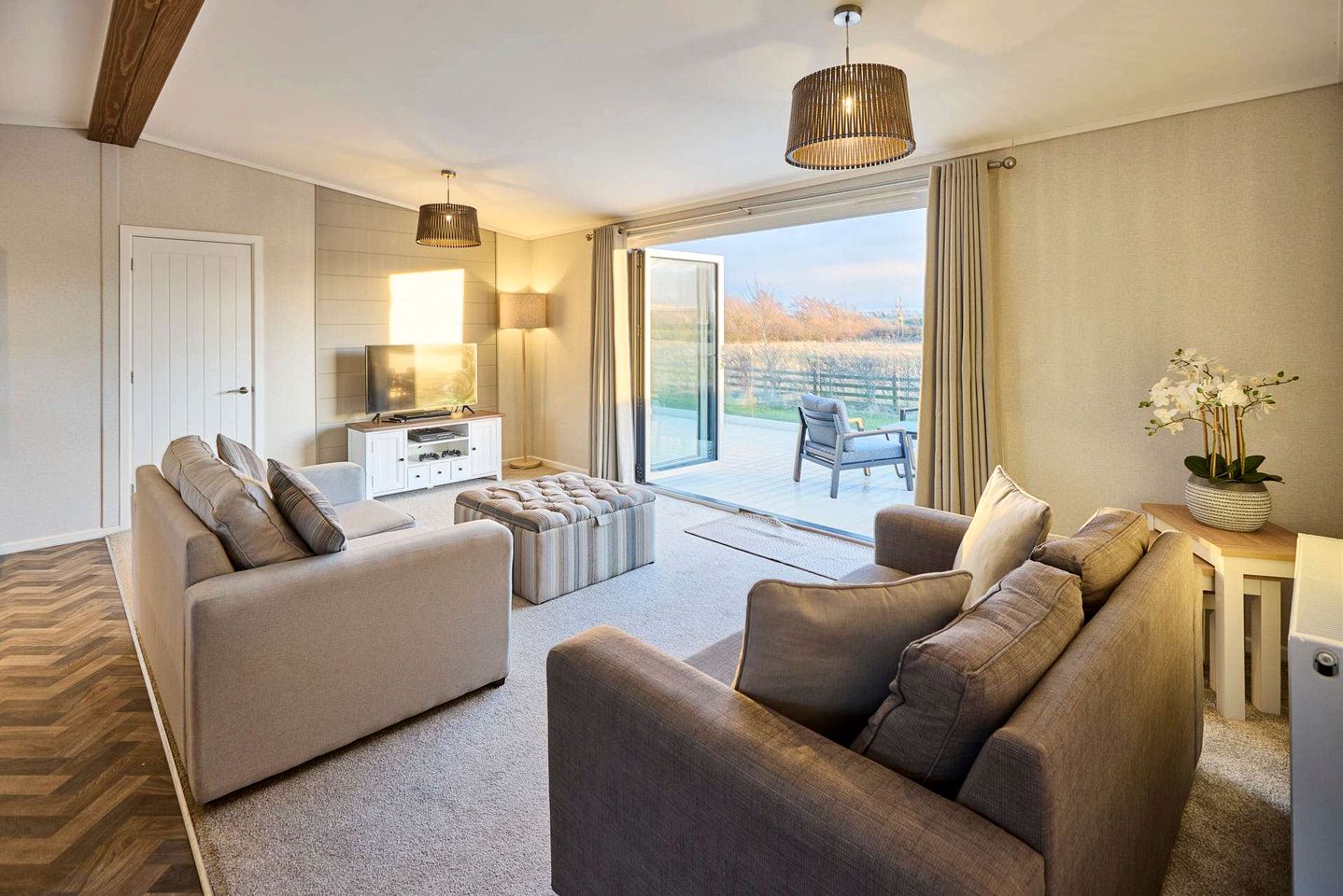 Tranquil Pet-Friendly Lodge with Sunken Hot Tub and Serene Views for a Peaceful Escape to the Countryside near Hexham, England