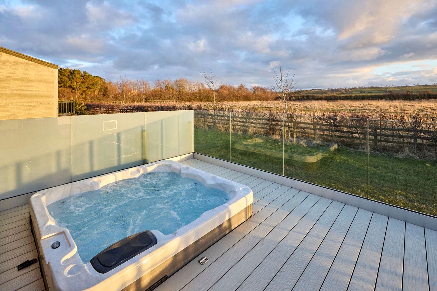 Tranquil Pet-Friendly Lodge with Sunken Hot Tub and Serene Views for a Peaceful Escape to the Countryside near Hexham, England