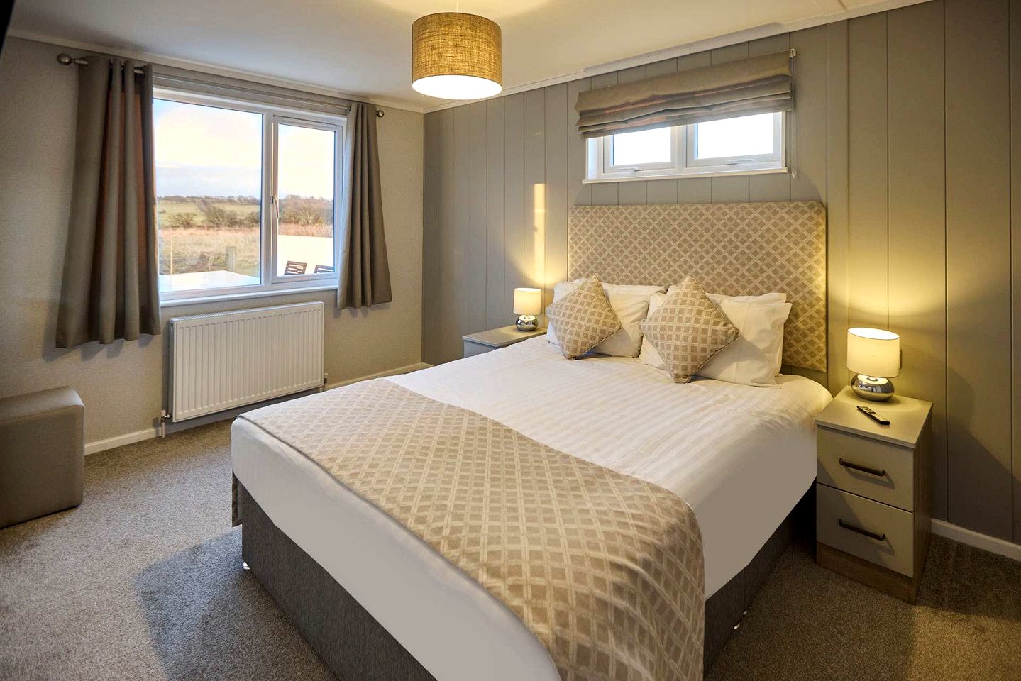 Tranquil Pet-Friendly Lodge with Sunken Hot Tub and Serene Views for a Peaceful Escape to the Countryside near Hexham, England