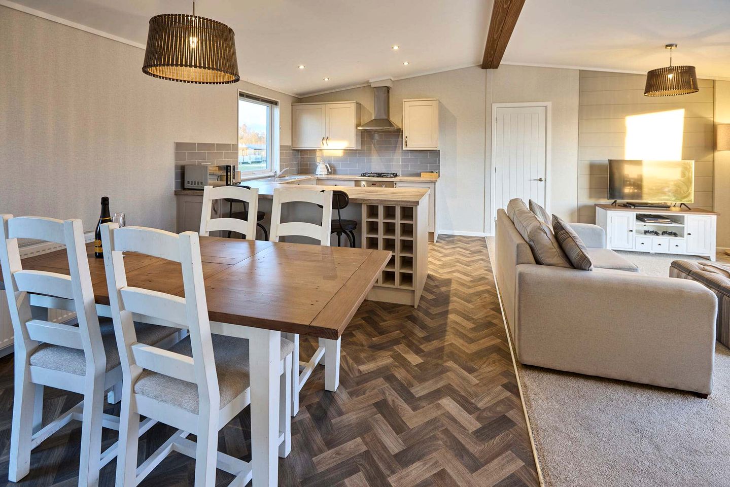Tranquil Pet-Friendly Lodge with Sunken Hot Tub and Serene Views for a Peaceful Escape to the Countryside near Hexham, England