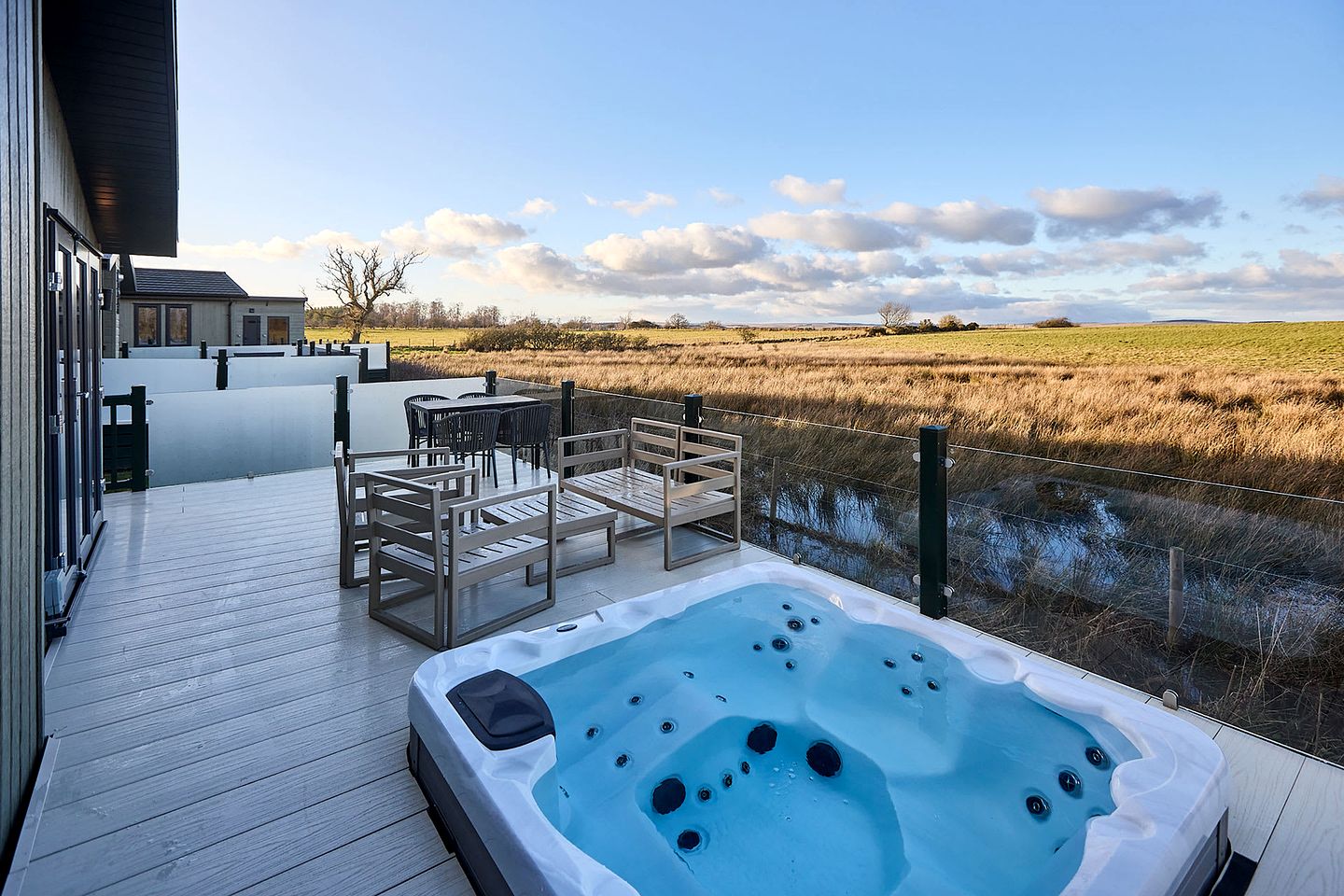 Luxurious Countryside Lodge with Incredible Views and a Sunken Hot Tub for a Peaceful Getaway near Hexham, England