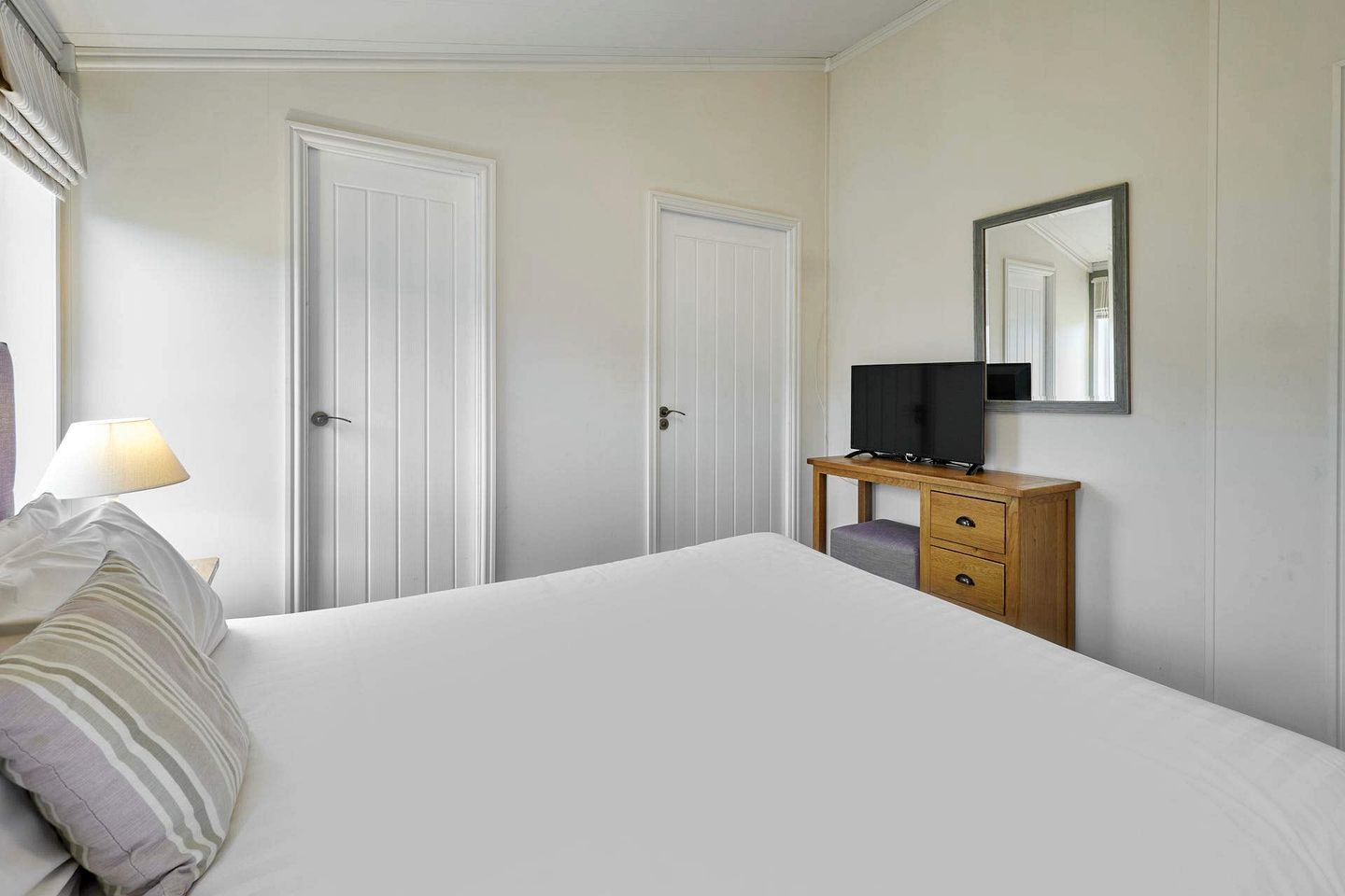 Luxurious Countryside Lodge with Incredible Views and a Sunken Hot Tub for a Peaceful Getaway near Hexham, England