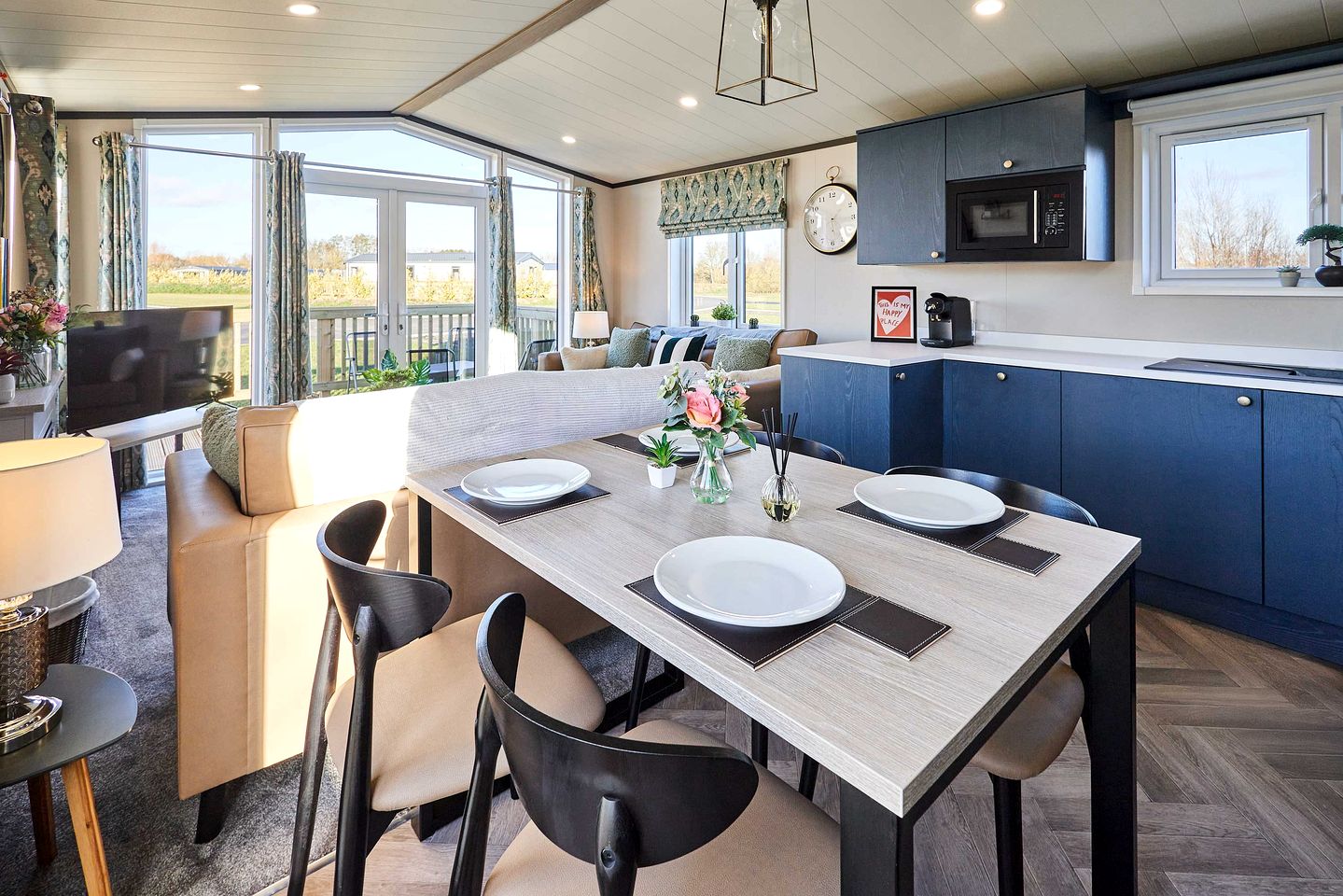 Stylish Dog-Friendly Lodge with Spacious Deck near Pickering in Scenic North Yorkshire