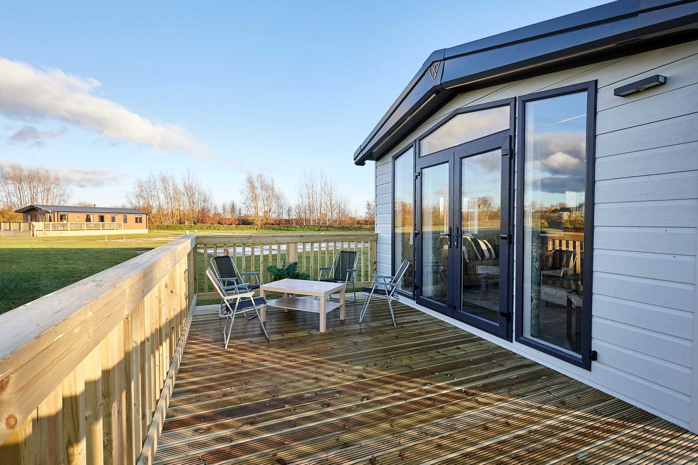 Stylish Dog-Friendly Lodge with Spacious Deck near Pickering in Scenic North Yorkshire