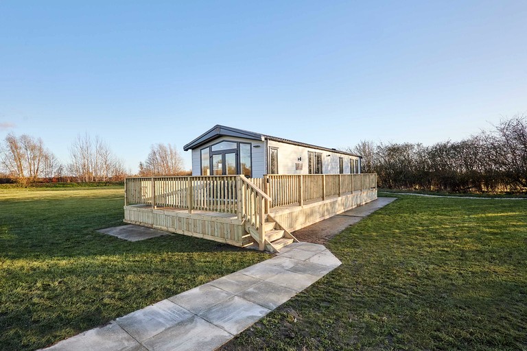 Stylish Dog-Friendly Lodge with Spacious Deck near Pickering in Scenic North Yorkshire
