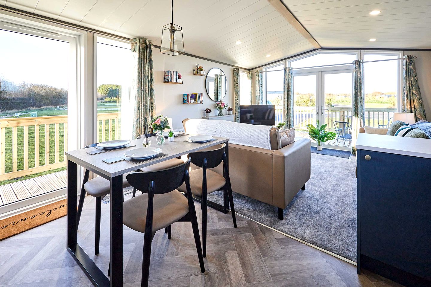 Stylish Dog-Friendly Lodge with Spacious Deck near Pickering in Scenic North Yorkshire