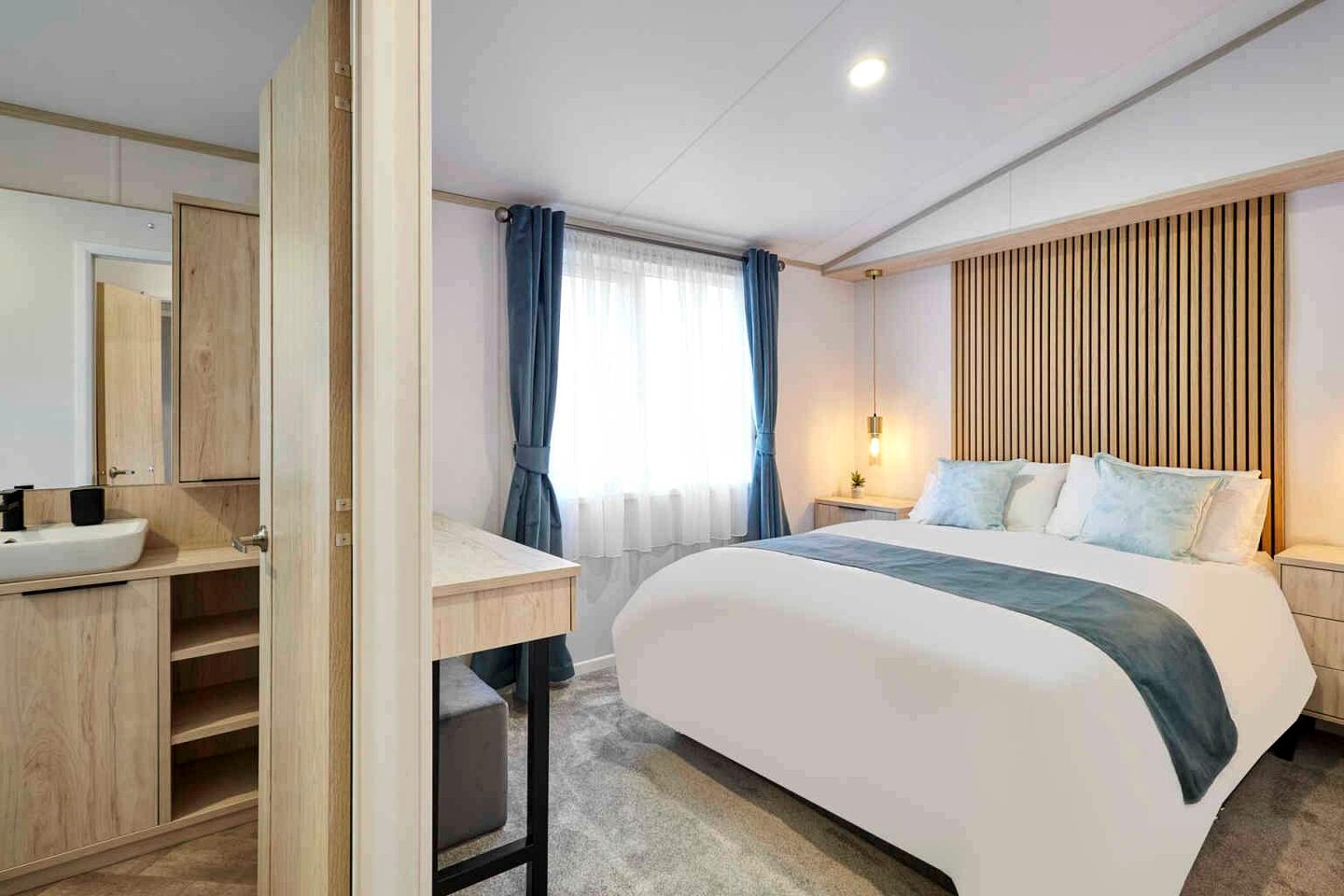 Luxury Lodge with Scenic Deck and Deer Views near Pickering in North Yorkshire