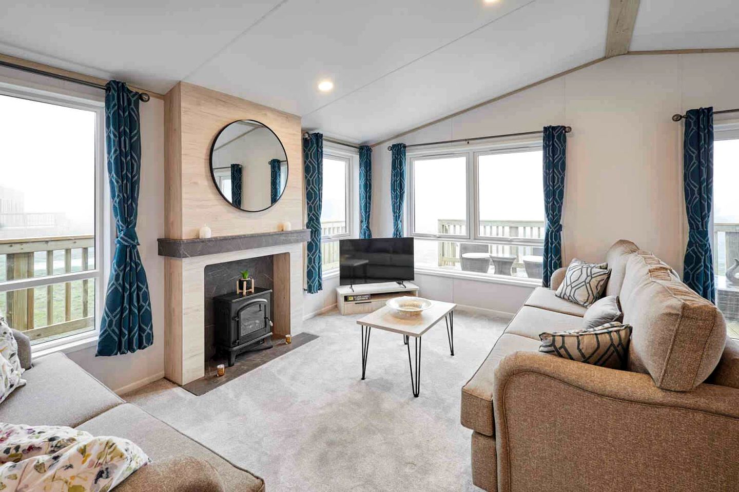Luxury Lodge with Scenic Deck and Deer Views near Pickering in North Yorkshire