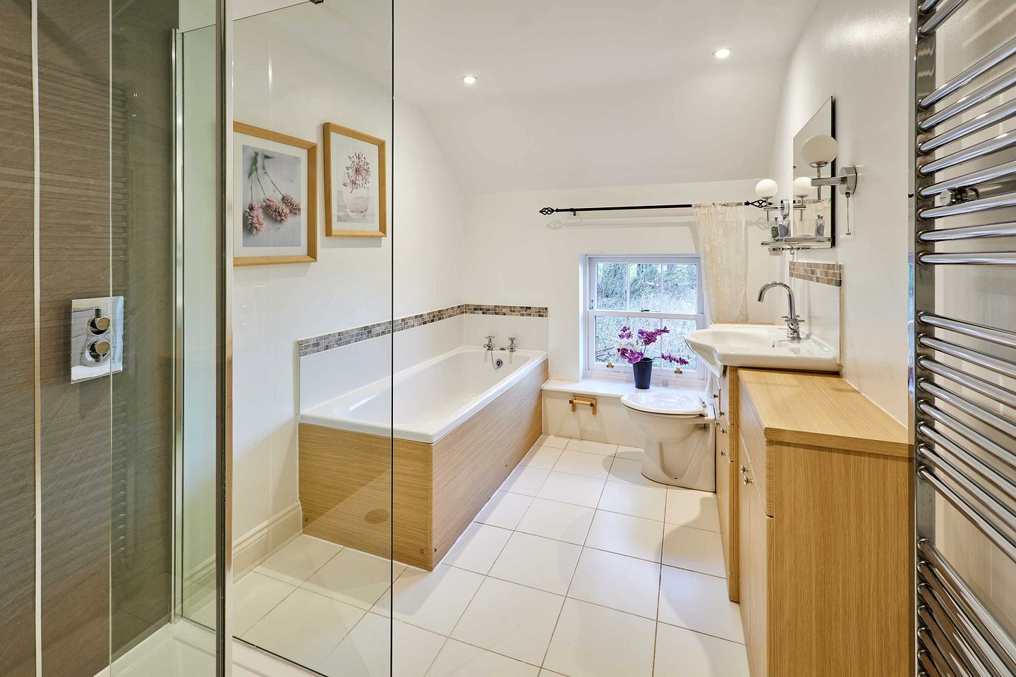 Charming Coastal Cottage with Sea Views near Low Newton Beach, High Newton, Northumberland