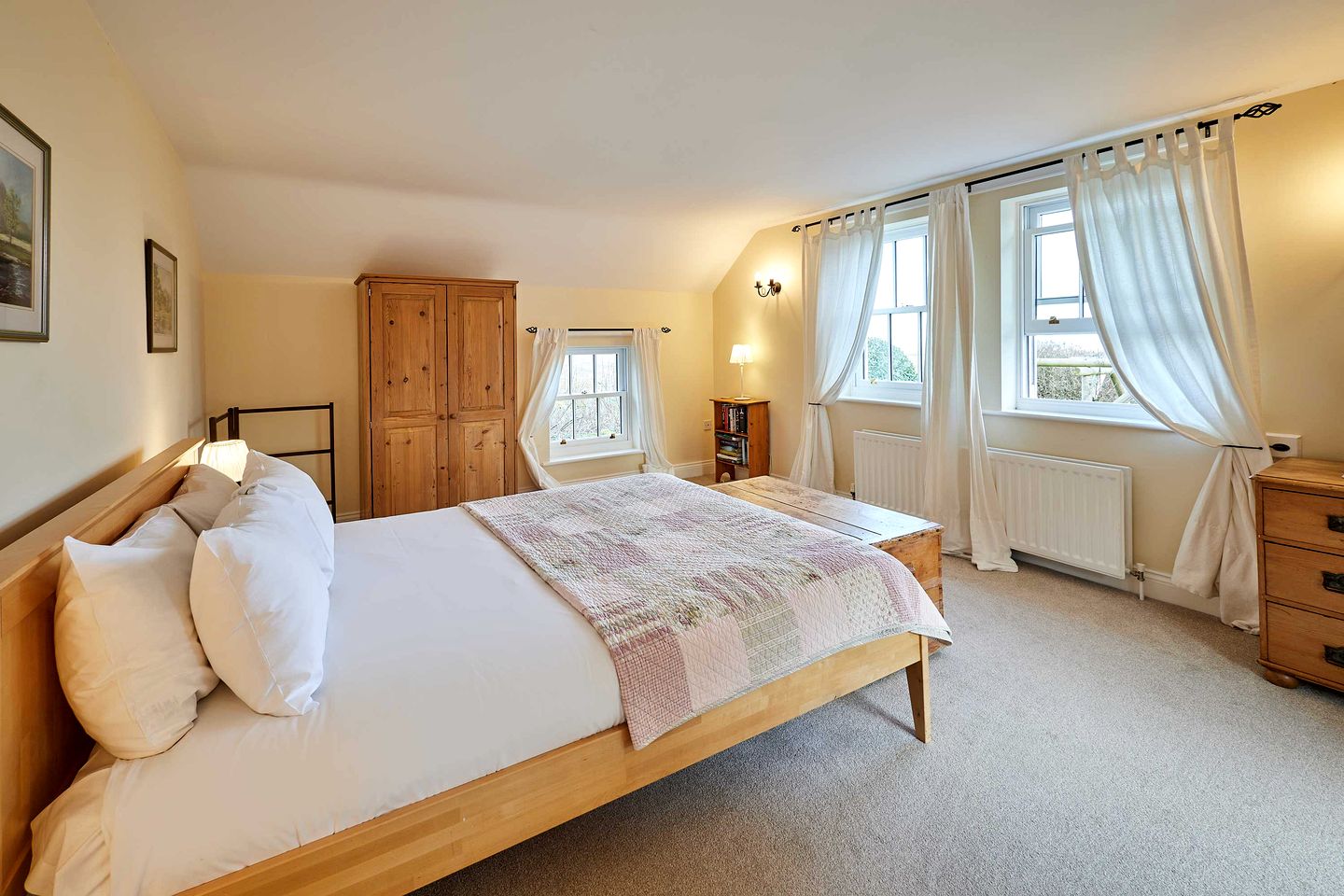 Charming Coastal Cottage with Sea Views near Low Newton Beach, High Newton, Northumberland