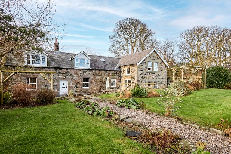 Charming Coastal Cottage with Sea Views near Low Newton Beach, High Newton, Northumberland