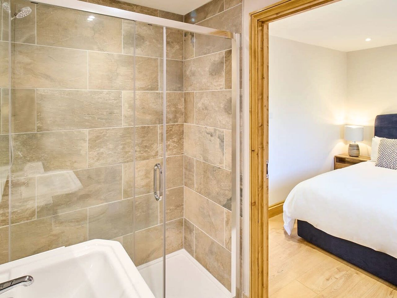 Peaceful Barn for a Romantic Escape by the Saxon Shore Way near Ashford, England