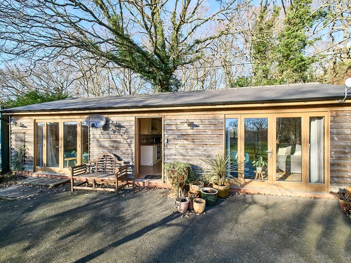 Charming Barn Stay with Orchard Views near Ashford, Kent