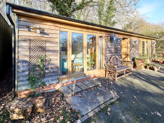 Barns (United Kingdom, Ashford, England)