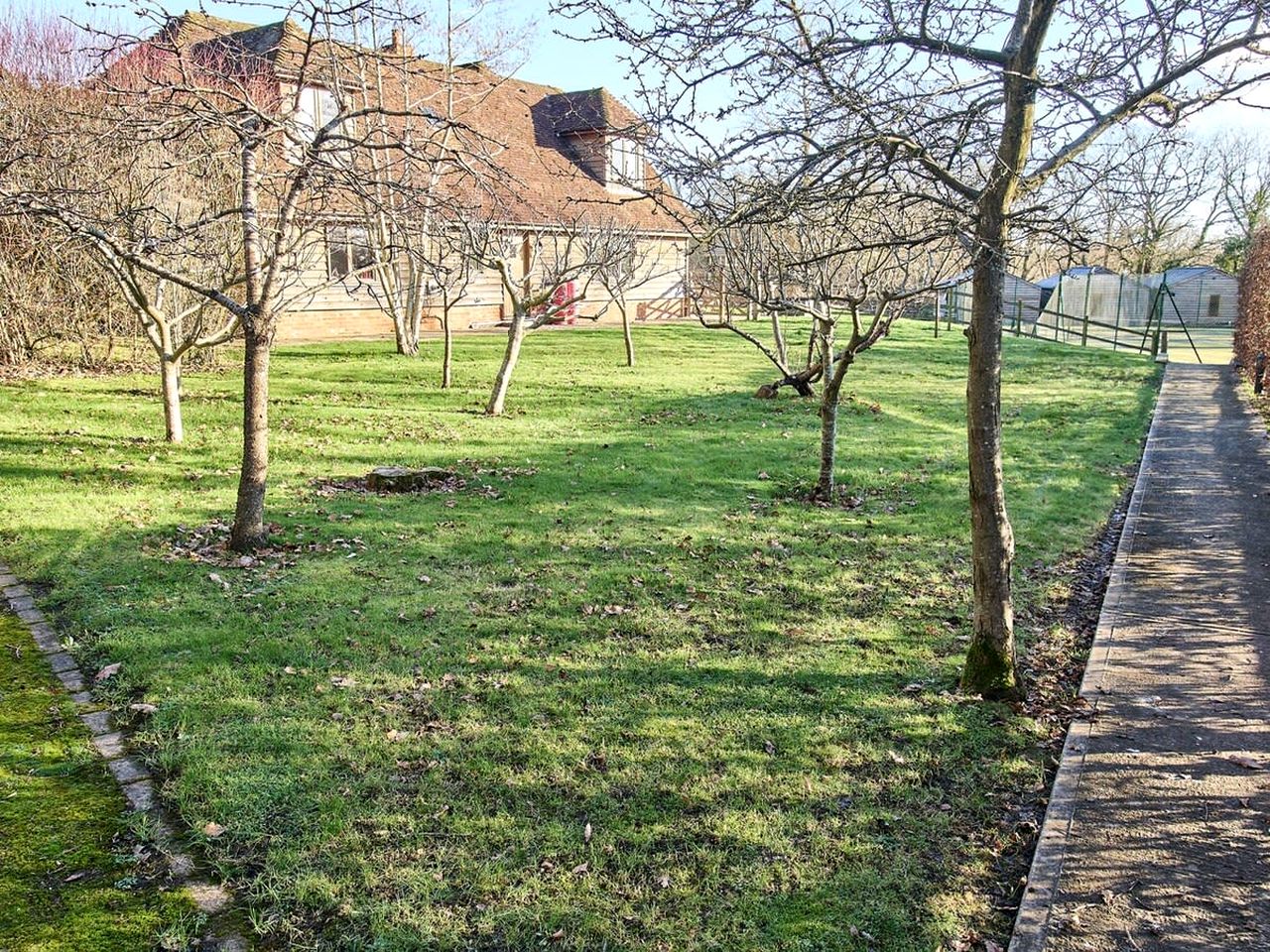 Charming Barn Stay with Orchard Views near Ashford, Kent