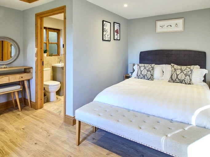 Barns (United Kingdom, Ashford, England)
