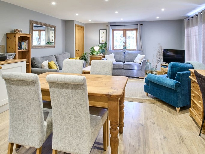 Barns (United Kingdom, Ashford, England)