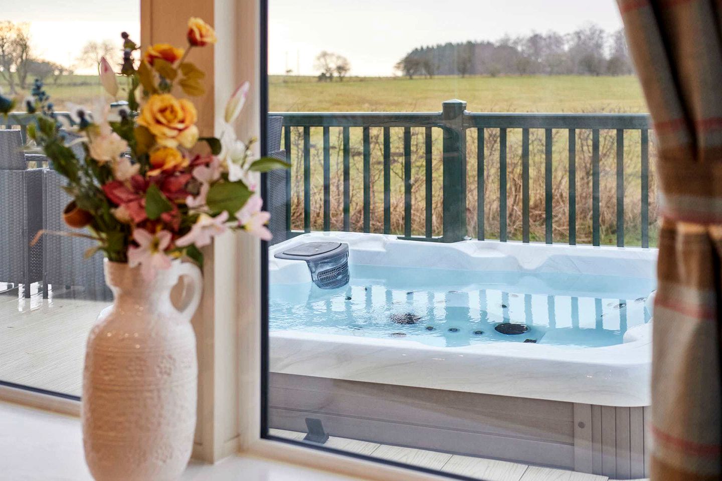 Spacious Modern Lodge with Hot Tub for a Relaxing Retreat in the Countryside of Low Gate in Northumberland, England