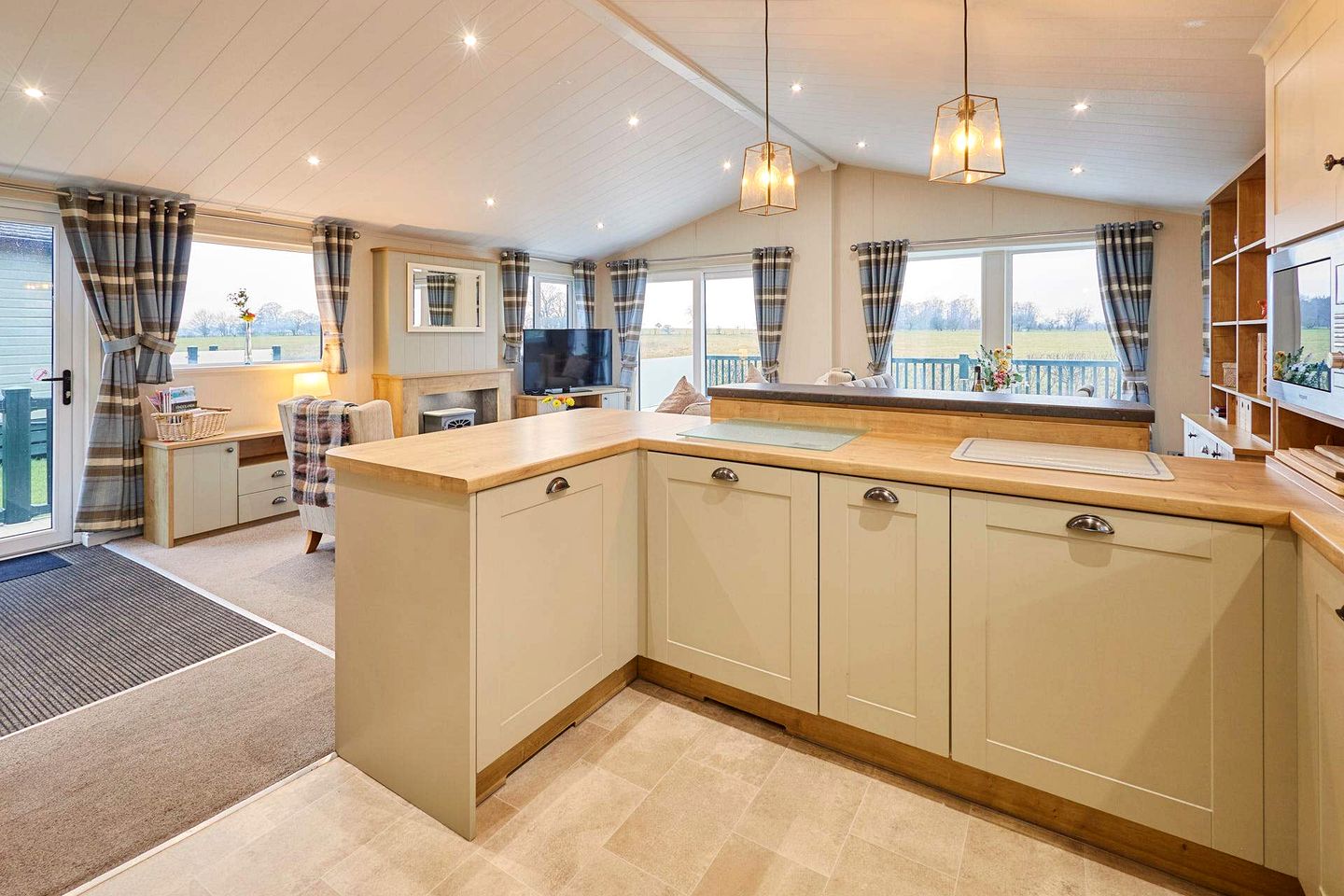 Spacious Modern Lodge with Hot Tub for a Relaxing Retreat in the Countryside of Low Gate in Northumberland, England