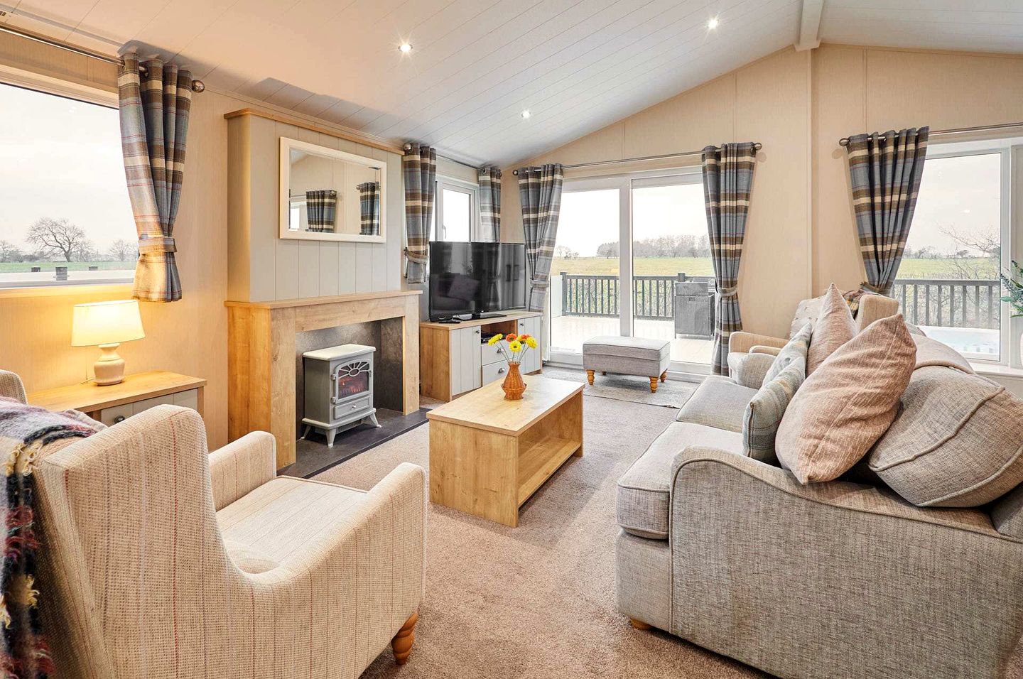 Spacious Modern Lodge with Hot Tub for a Relaxing Retreat in the Countryside of Low Gate in Northumberland, England