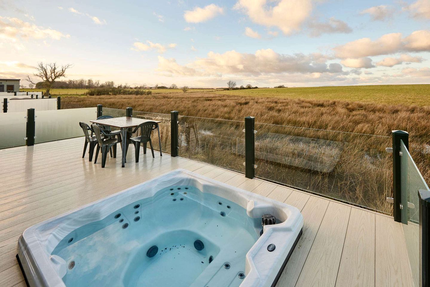 Cosy Charming Lodge with Breathtaking Views and Sunken Hot Tub, Perfect for Unwinding in the Countryside of Low Gate in Northumberland, England