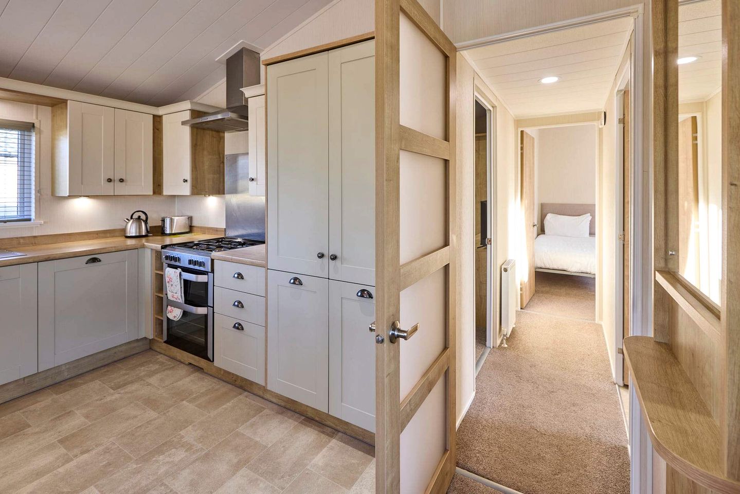 Cosy Charming Lodge with Breathtaking Views and Sunken Hot Tub, Perfect for Unwinding in the Countryside of Low Gate in Northumberland, England