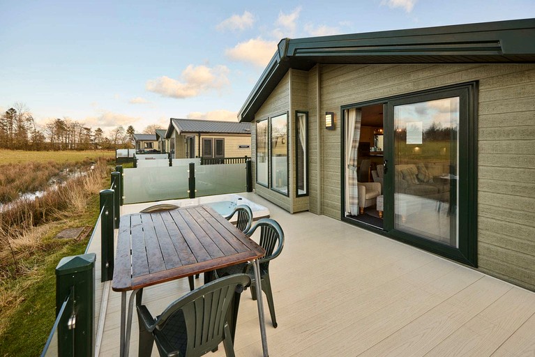 Cosy Charming Lodge with Breathtaking Views and Sunken Hot Tub, Perfect for Unwinding in the Countryside of Low Gate in Northumberland, England