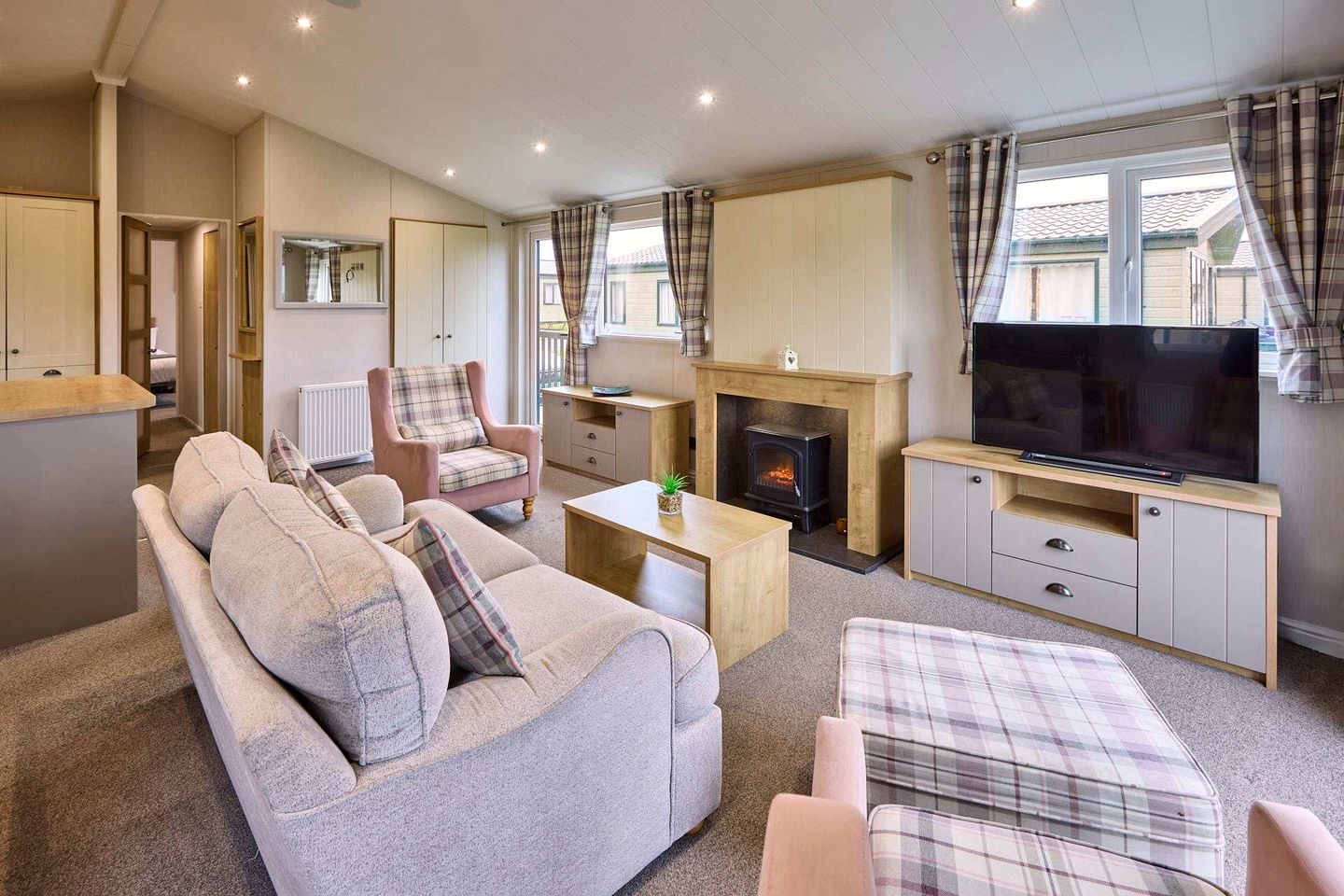 Idyllic Rural Lodge with Hot Tub and Gorgeous Views near Northumberland National Park in Low Gate, England