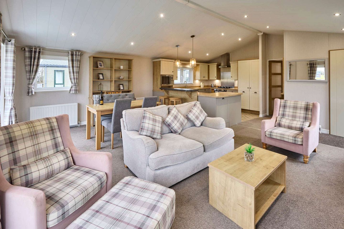 Idyllic Rural Lodge with Hot Tub and Gorgeous Views near Northumberland National Park in Low Gate, England