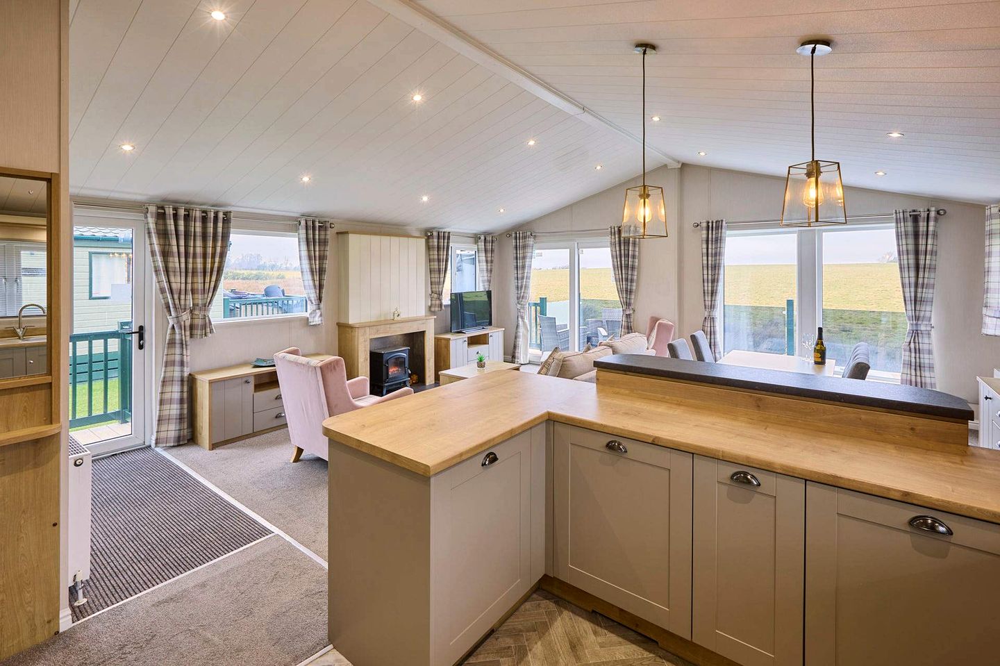 Idyllic Rural Lodge with Hot Tub and Gorgeous Views near Northumberland National Park in Low Gate, England