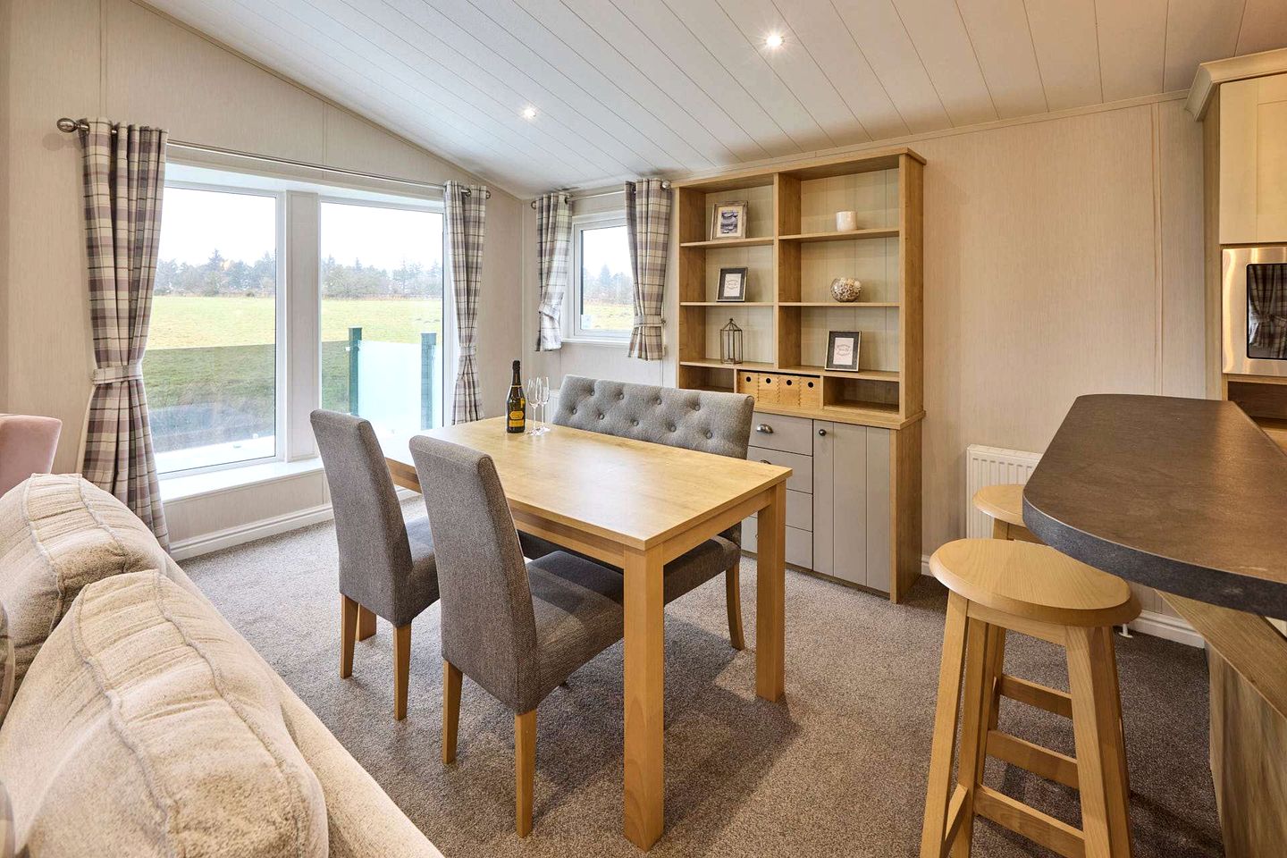 Idyllic Rural Lodge with Hot Tub and Gorgeous Views near Northumberland National Park in Low Gate, England