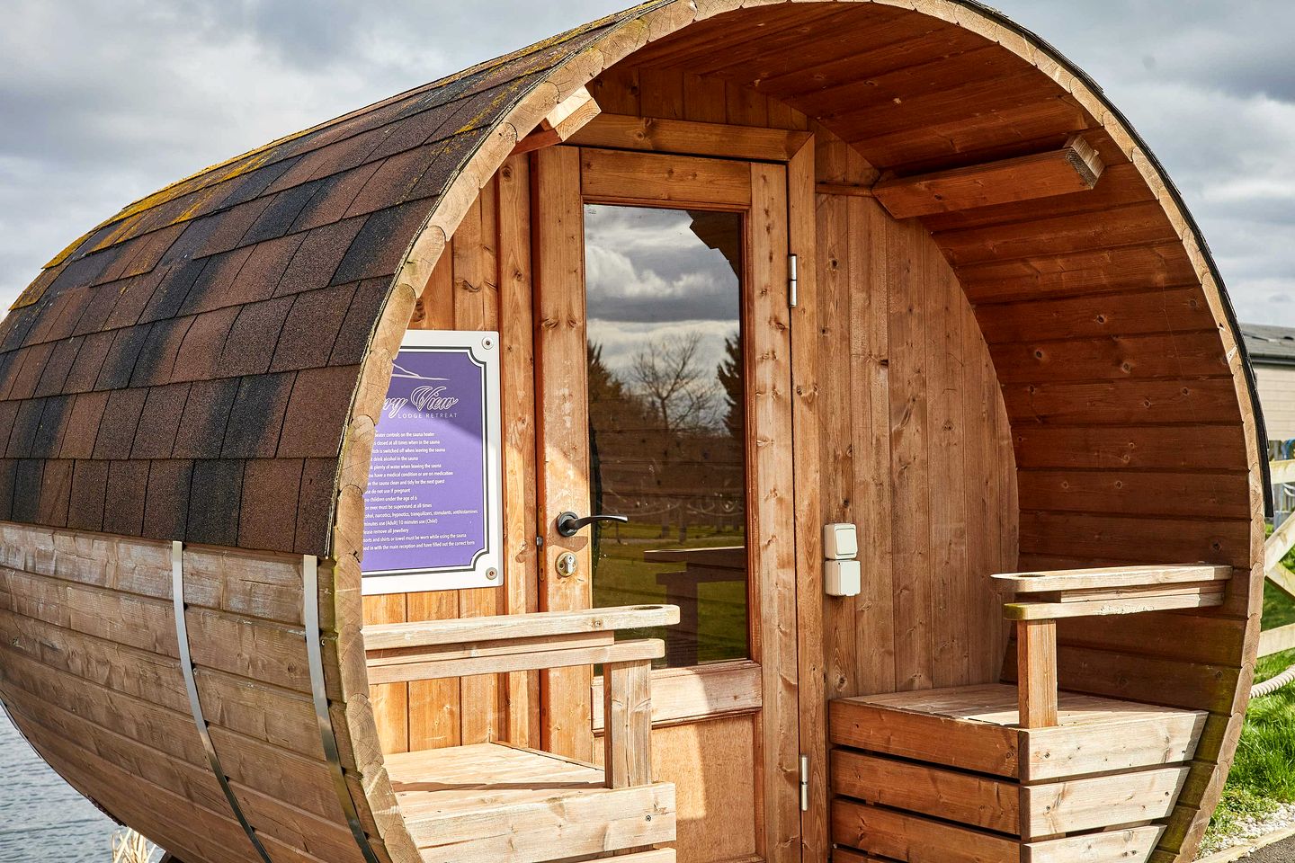 Peaceful Pet-Friendly Lodge with Hot Tub & Lake Views near Roseberry Topping, North Yorkshire