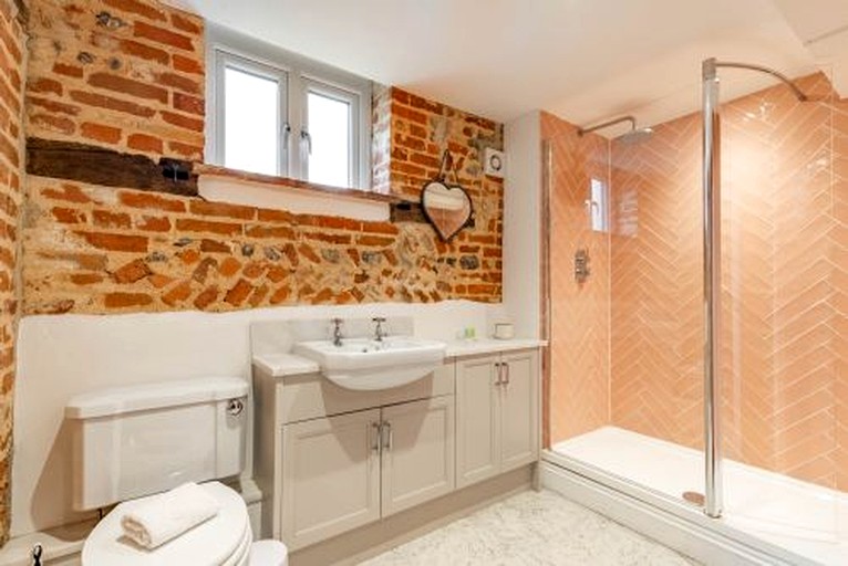 Barns (United Kingdom, Banningham, England)