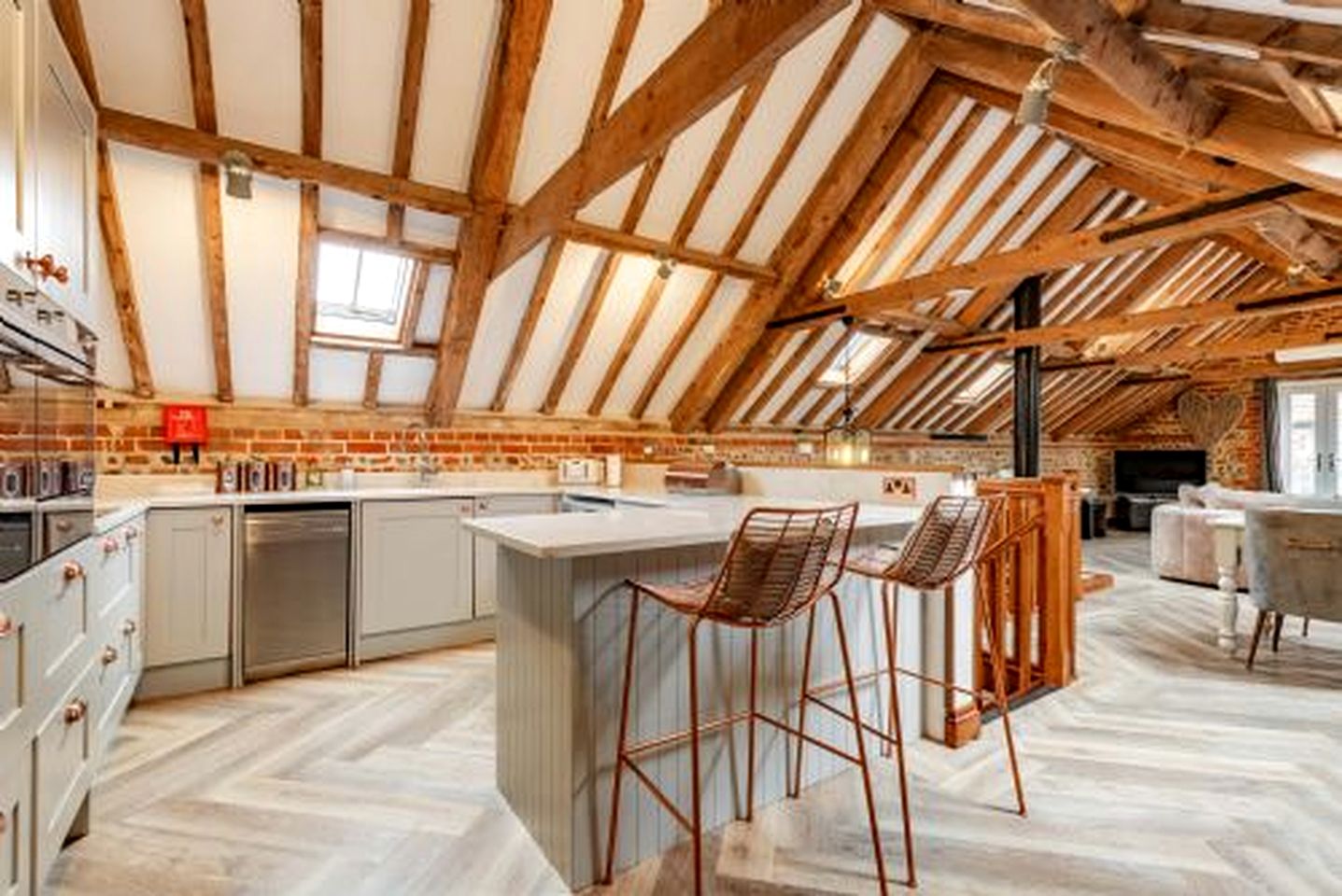 Charming Barn Retreat with Hot Tub and Courtyard near Cromer in Roughton, Norfolk