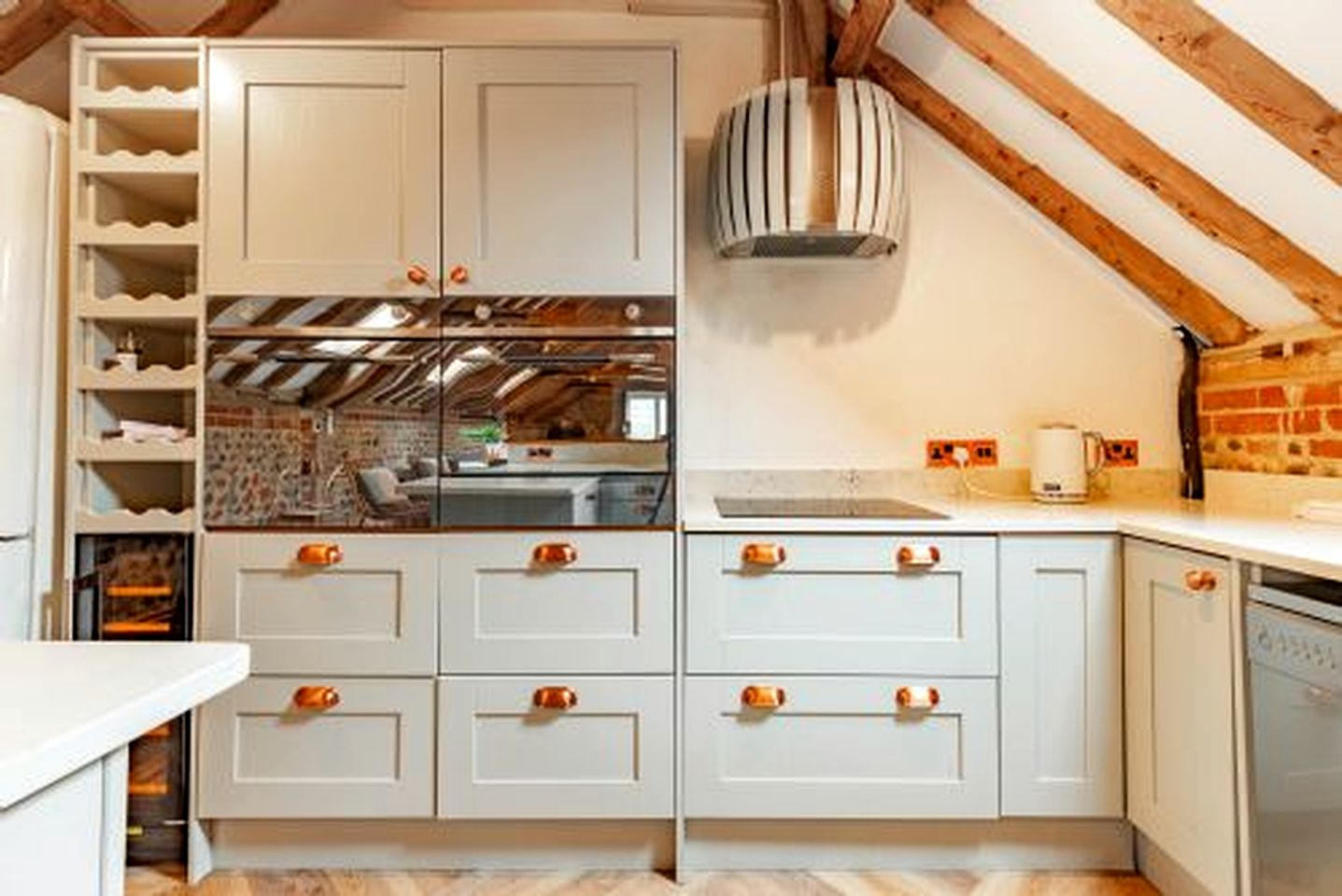 Charming Barn Retreat with Hot Tub and Courtyard near Cromer in Roughton, Norfolk
