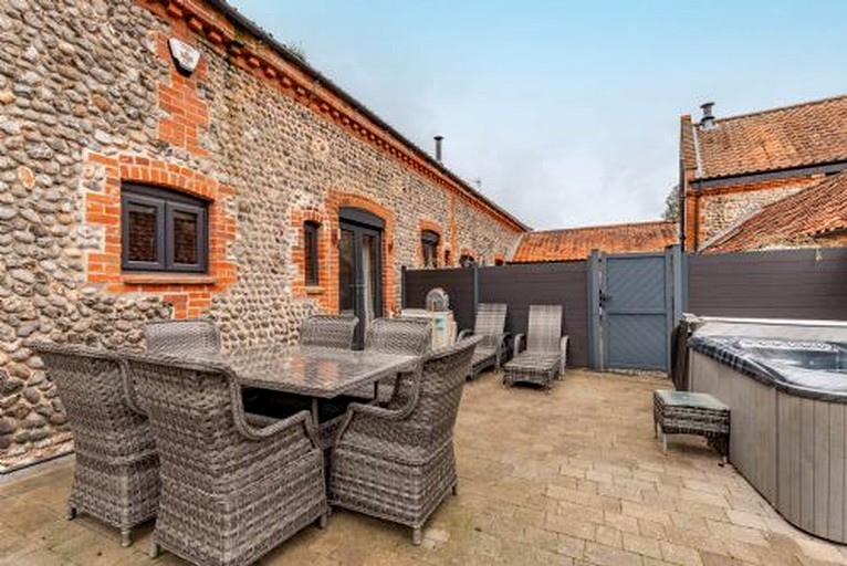 Barns (United Kingdom, Banningham, England)