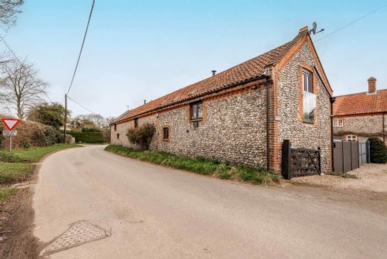 Barns (United Kingdom, Banningham, England)