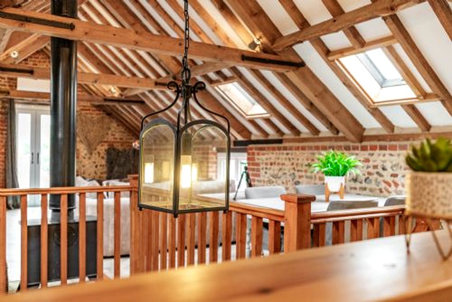Charming Barn Retreat with Hot Tub and Courtyard near Cromer in Roughton, Norfolk