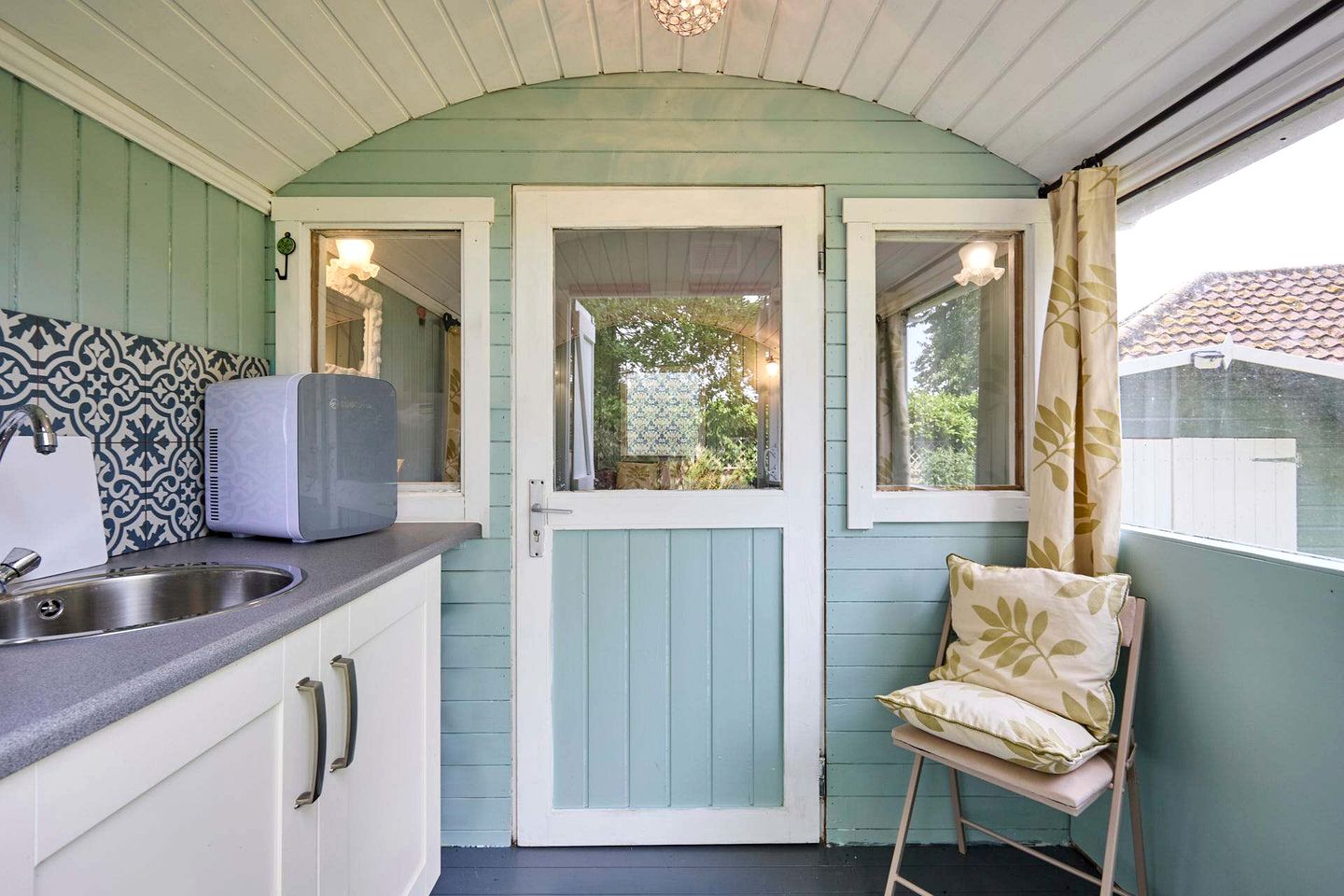 Charming Shepherd’s Hut with Countryside Views near Holt in Briston, Norfolk
