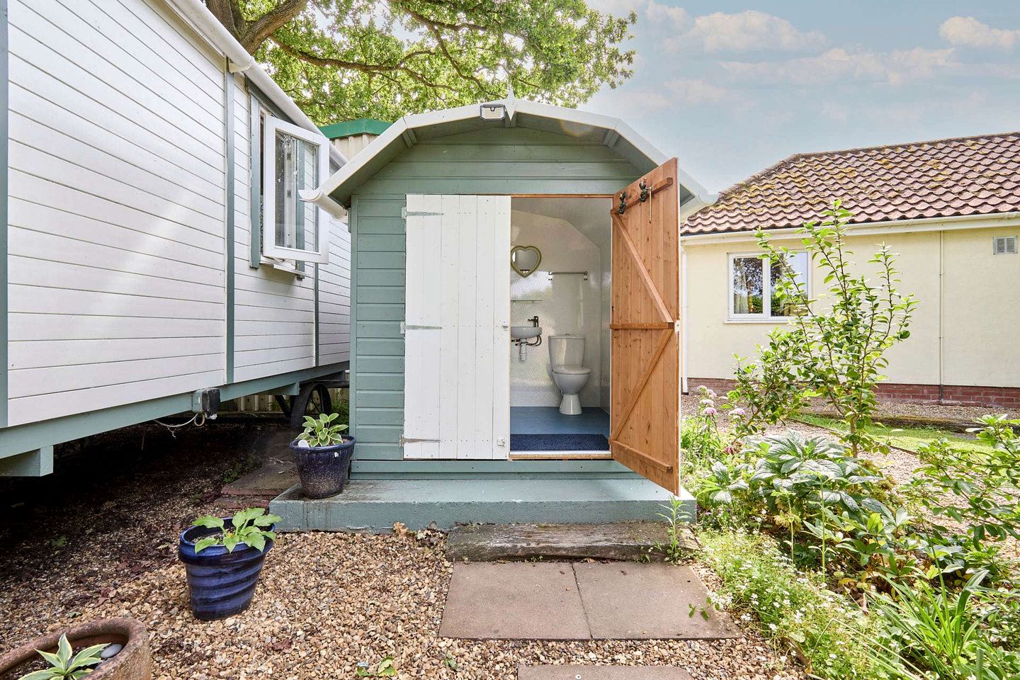 Charming Shepherd’s Hut with Countryside Views near Holt in Briston, Norfolk