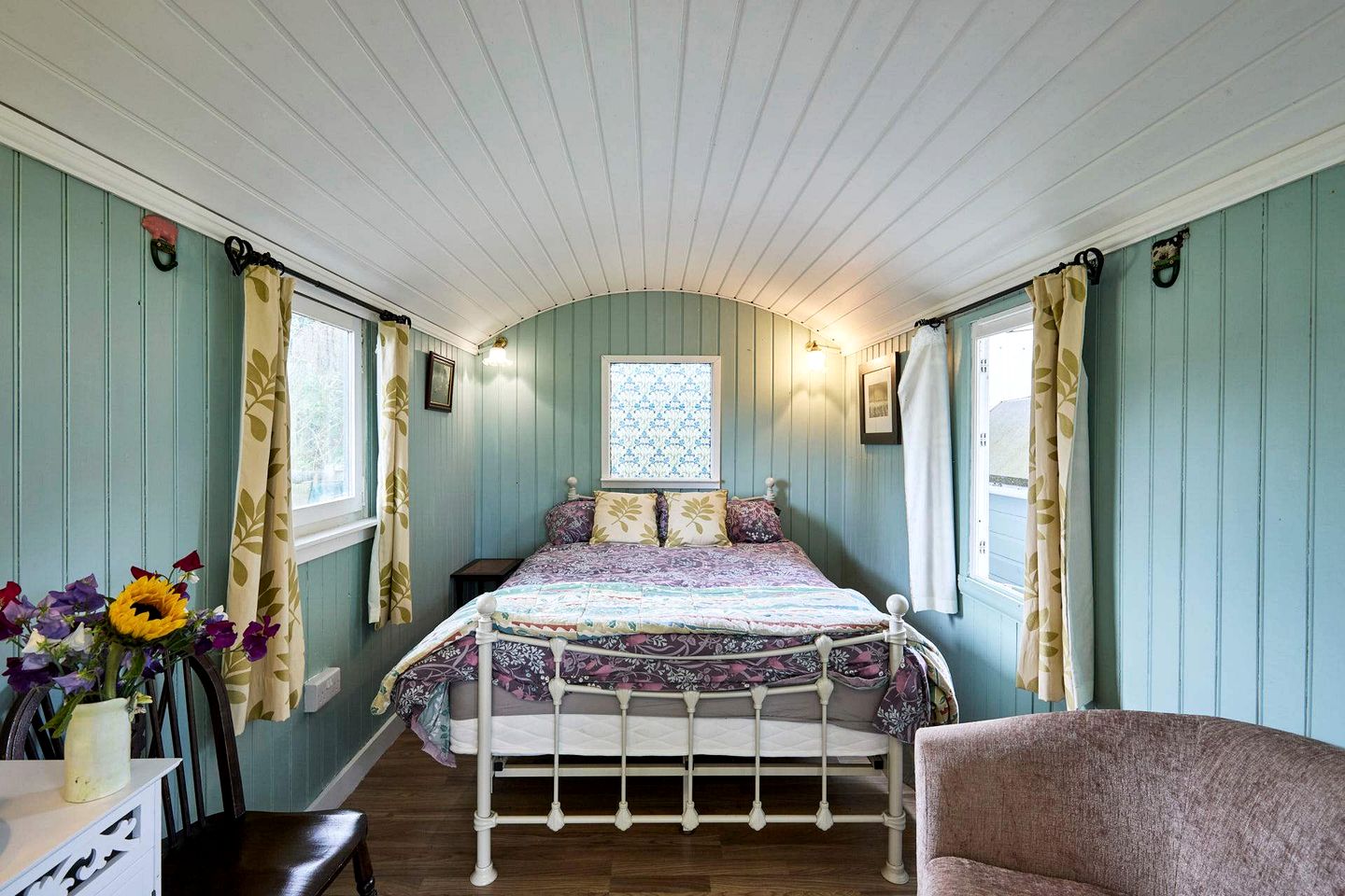 Charming Shepherd’s Hut with Countryside Views near Holt in Briston, Norfolk